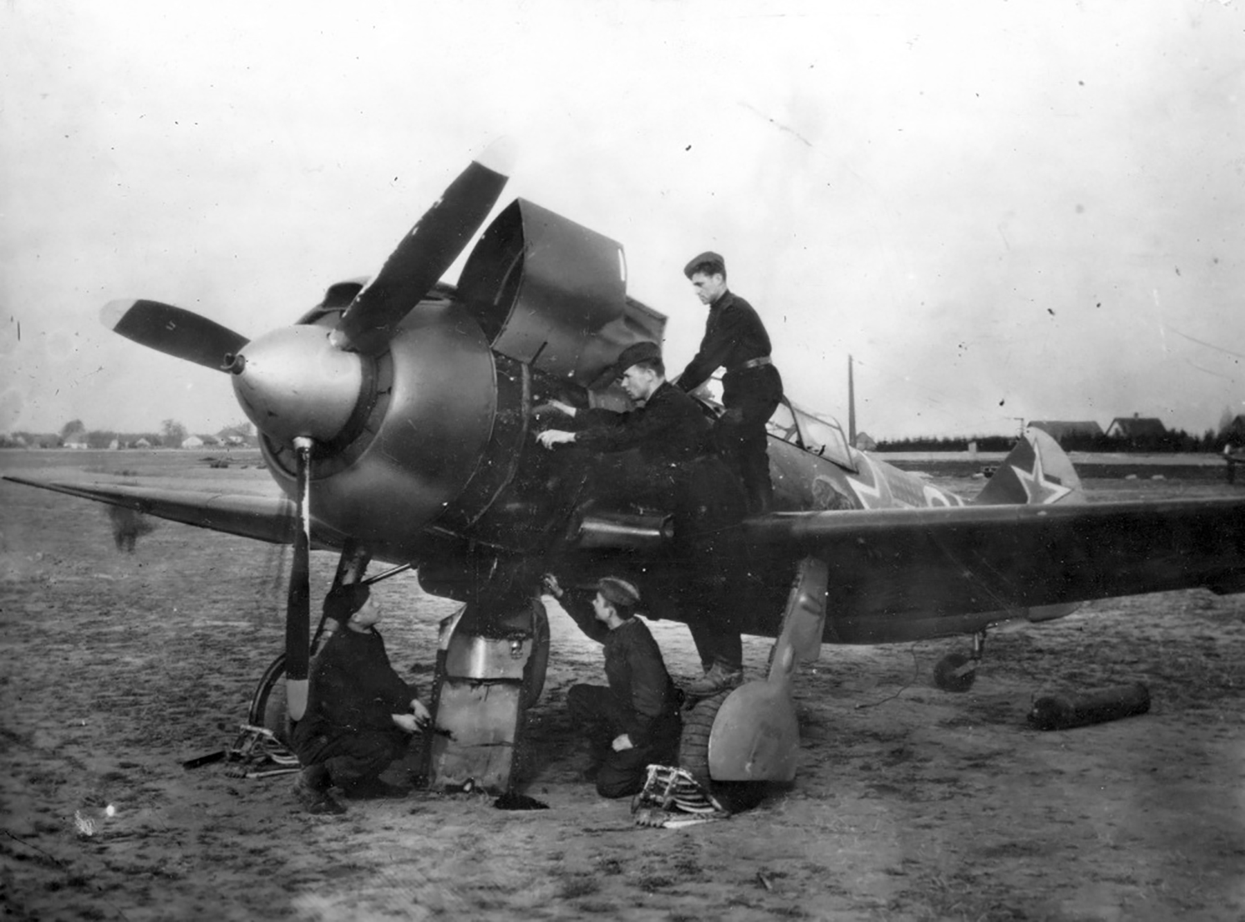 Lavochkin La 5FN 254IAP with a lion emblem flown by VK Sidorenkova 1944 01